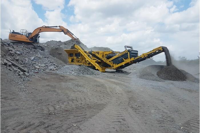Concasseur à percussion Keestrack R5e - crible embarqué 1 ou 2 étages - ouverture 800x1050 mm - rotor 1260x1000 mm_0