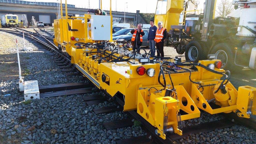 Meuleuse reprofileuse de rail hydraulique - Reprofilage complet des rails usés - Référence N-322-H - Moteur Perkins 95 kW_0