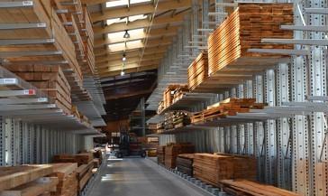 Hall autoportant fermé - poutres en lamellé-collé - bacs translucides pour clarté et sécurité_0