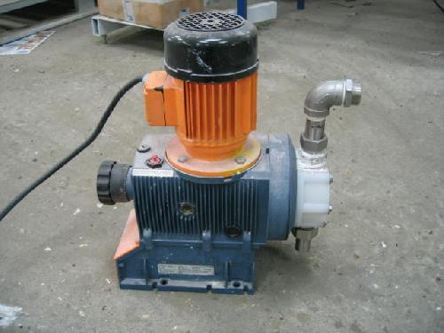 Pompe volumétrique pour mélange d'occasion - IP55 - 0,18 kW - 1380-1670 tr/min - 380-420/220-440 V_0
