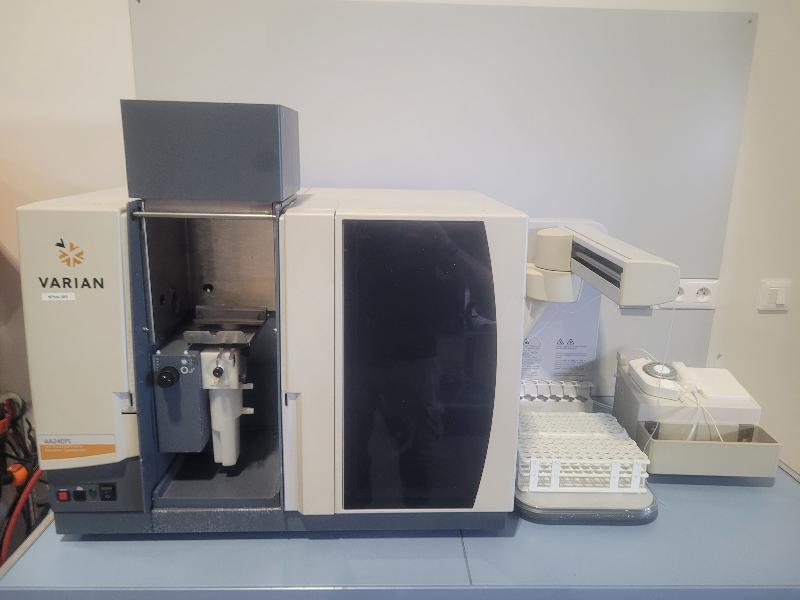 Spectromètre d'Absorption Atomique flamme VARIAN SpectrAA 240FS_0