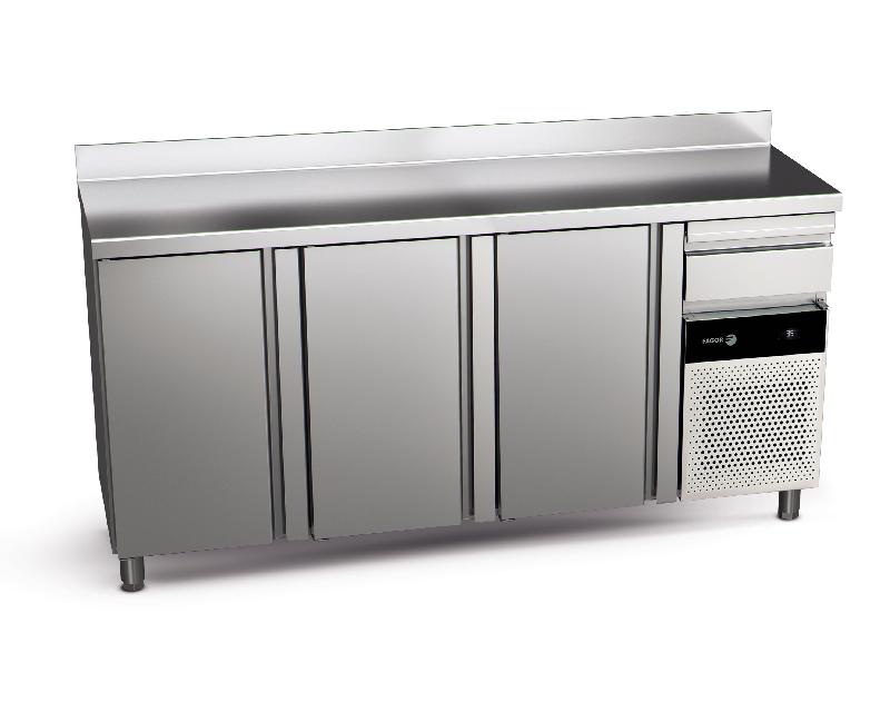 Arrière-bar réfrigéré avec 3 portes 551L de la gamme Snack Fagor Professional - avec pieds_0
