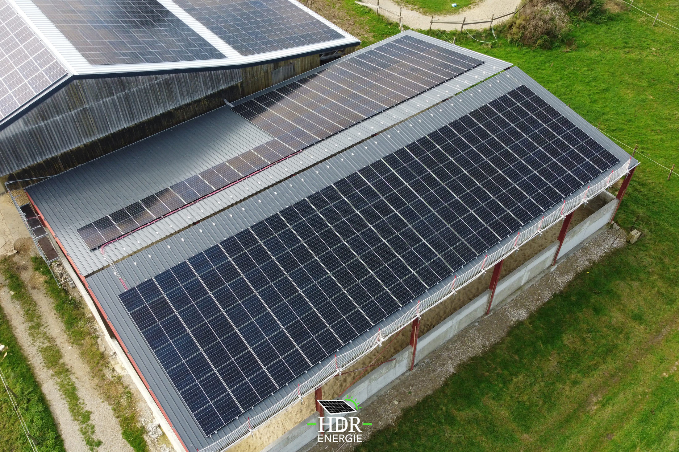 Hangar photovoltaïque  agricole - 589 panneaux - 1450m² - 262 kWc_0