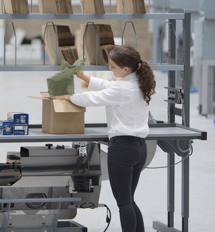 Station d'emballage ergonomique Packstation™ - Simple ou double poste avec panier et magazine_0