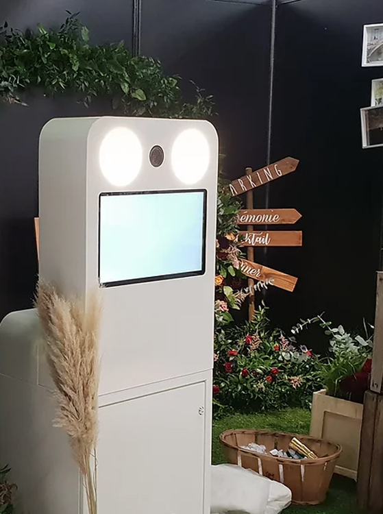 Borne selfie autonome MASTER PRO - Idéale pour foires, salons, évènements sportifs et rassemblements - Design exclusif et qualité professionnelle_0