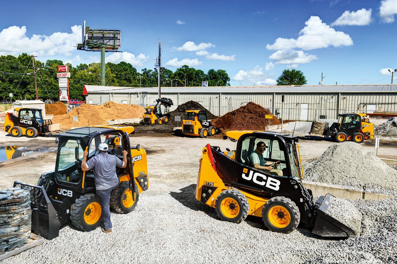 JCB 175 - Mini-chargeuse compacte - 794 kg - Levage vertical et moteur Diesel by Kohler 42 kW_0