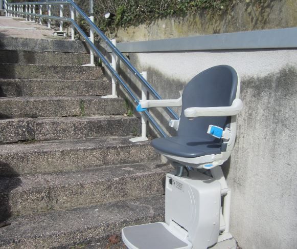 Monte-escalier pour escaliers extérieurs tournants  - Charge maximale jusqu'à 160 kg - Handicare H4000 Extérieur_0