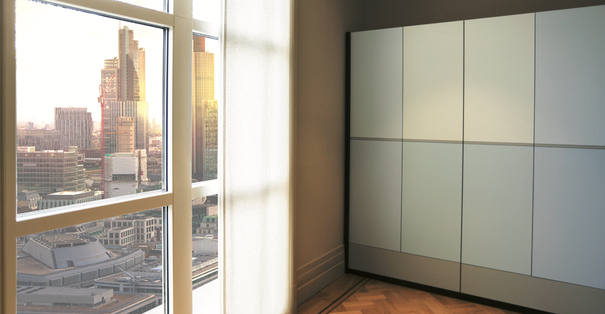Porte sectionnelle anti-effraction sur mesure avec vitrages blindés intégrés - CR3-CR4 - FTMQ 0100 - Performances certifiées et design soigné_0