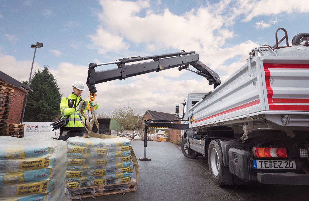 Grue auxiliaire HIAB X-HIDUO 118 - télécommandée, capacité 11,3 tm, portée 5,7 à 14,6 m_0