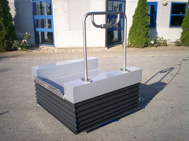 Petite plateforme pour le franchissement d'une hauteur à monter de 50 cm_0