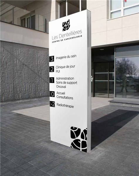 Totem extérieur plat - Direct Signalétique - Signalisation personnalisée en acier avec impression anodisée_0