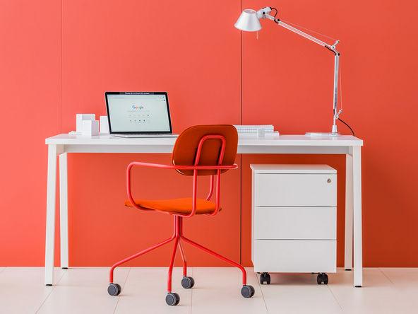 Bureau individuel Mogi piètement métallique en A et plateau en mélaminé_0