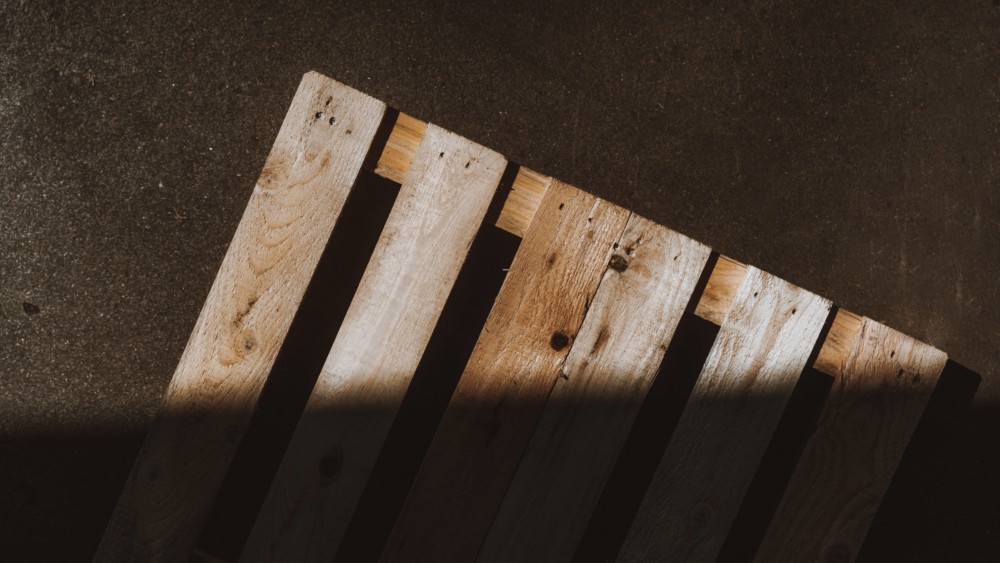 Palette en bois - dimensions standards - adaptée à tous types de charges et de stockage - PMV Emballages_0