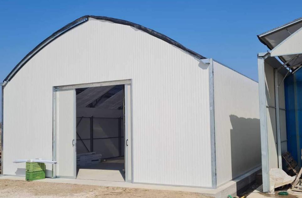 Serre à travées multiples dotée de faîtière double courbe en treillis,Idéale pour la construction d'entrepôts agricoles, d'abris pour le stockage de matériel agricole - Multiart TR_0