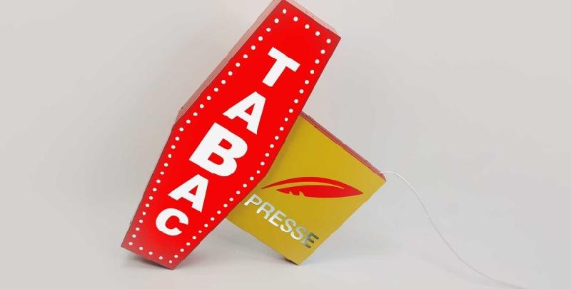 Enseigne Tabac + Presse - Drapeau lumineux pour buralistes et magasins de journaux_0