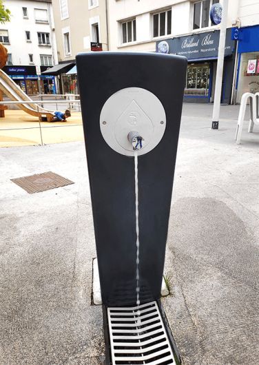 Loella - Fontaine à boire en béton BFUHP - Mobilum - Poids 78 kg_0