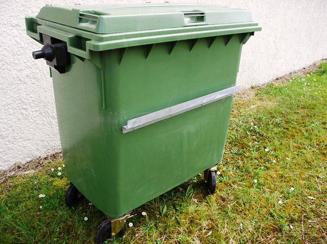 Barre ventrale en acier galvanisé pour bac de collecte roulants 2 et 4 roues - fixation par rivets aluminium_0