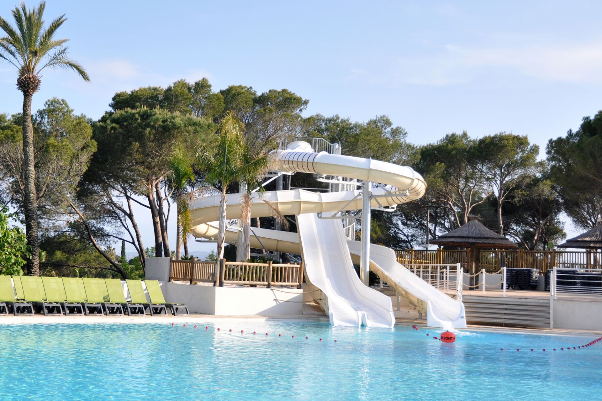 Duo de toboggans aquatiques Polin Waterparks - multipistes et tubulaire à effets lumineux, arrivée bassin_0