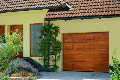 Porte de garage sectionnelle à cassettes en bois - Decograin - TENDANCE FENETRES_0