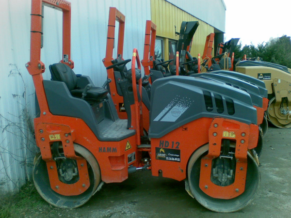 Rouleau compacteur cylindre tandem 120 - articulé, ergonomique et facile à entretenir_0