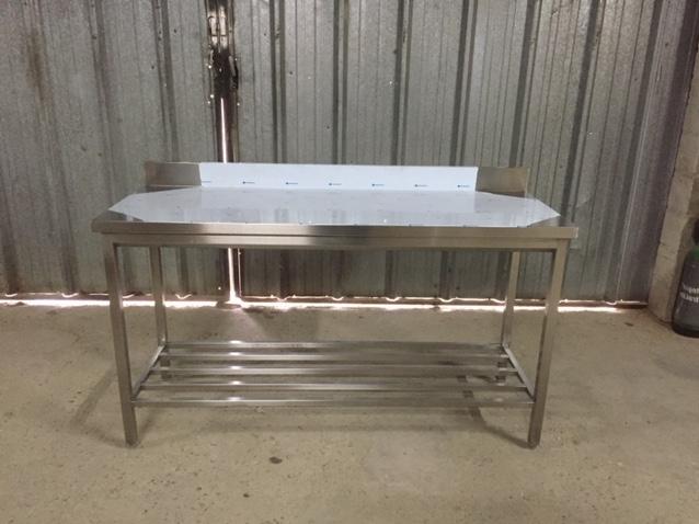 Table adossée inox - avec ou sans étagère basse - sur roues ou vérins - piètement carré 35x35_0