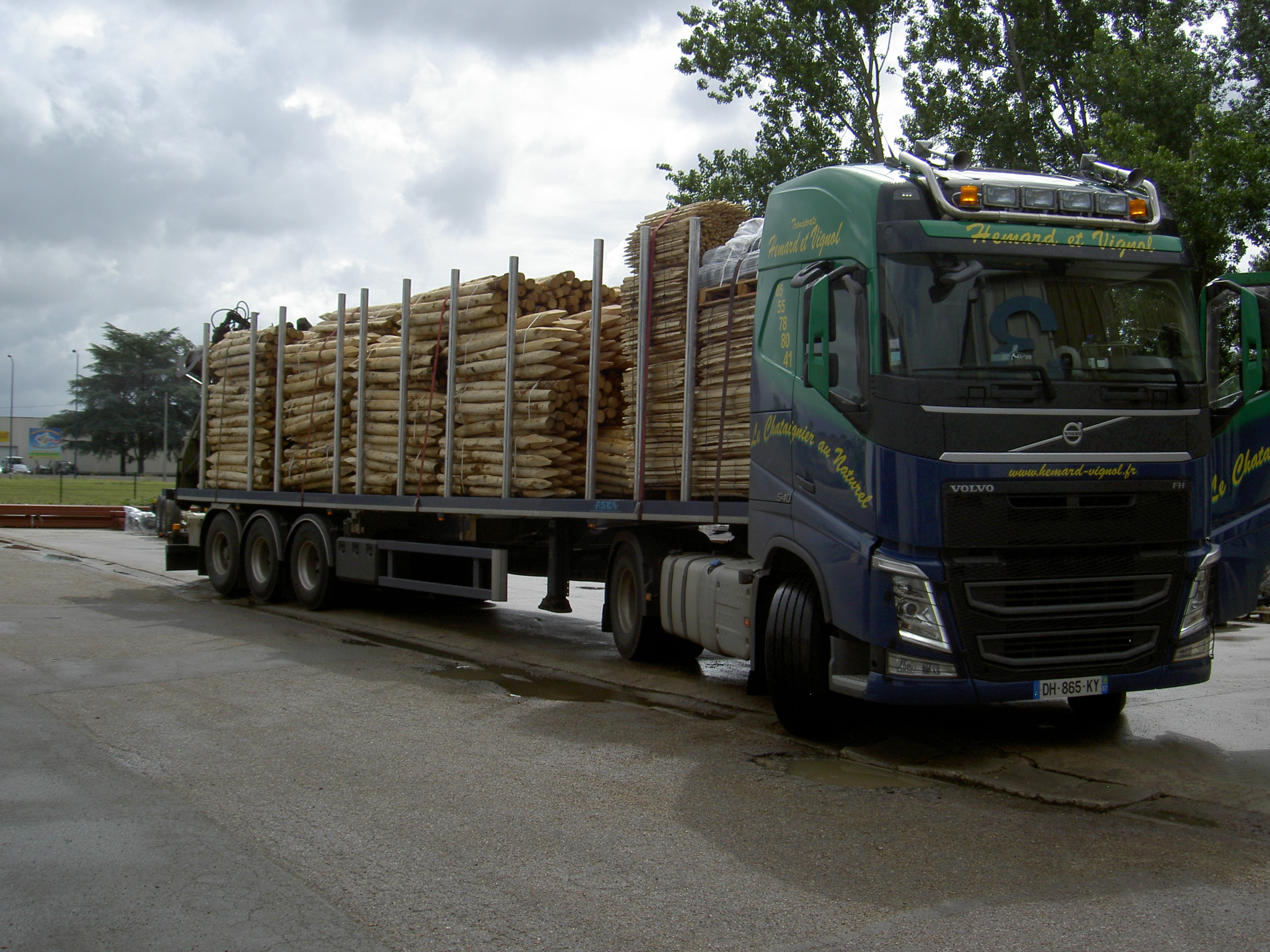 Remorques et semi-remorques forestières - Plateaux ou porte-berces - Transport de bois rond - PTC 38 à 48T_0