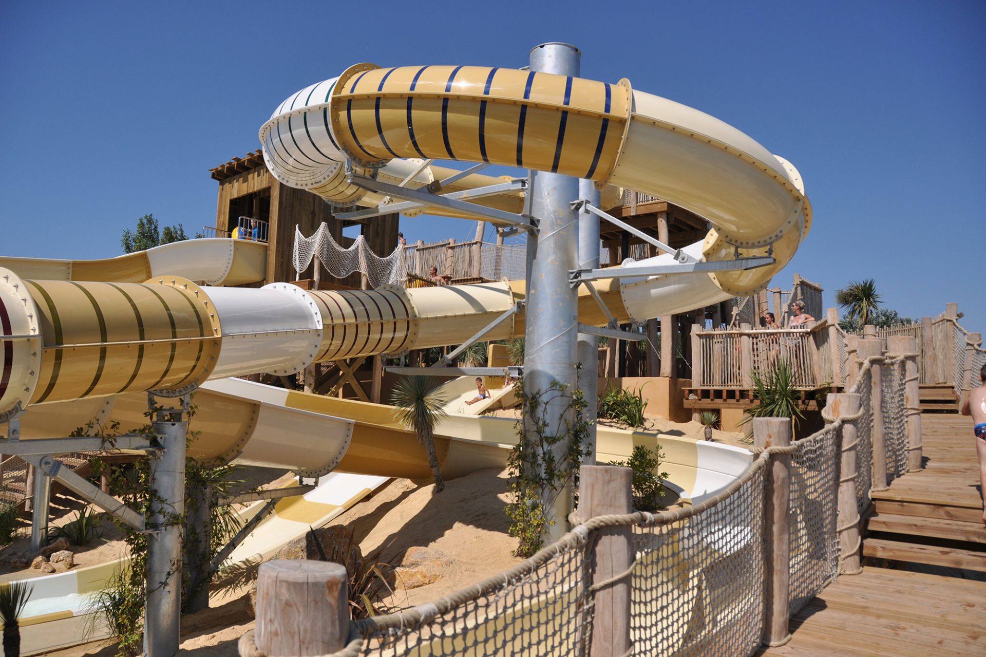 Toboggan aquatique - Kamikaze Freefall Wideslide Aquatube Rafting - 8m de hauteur avec aquafrein et effets lumineux_0
