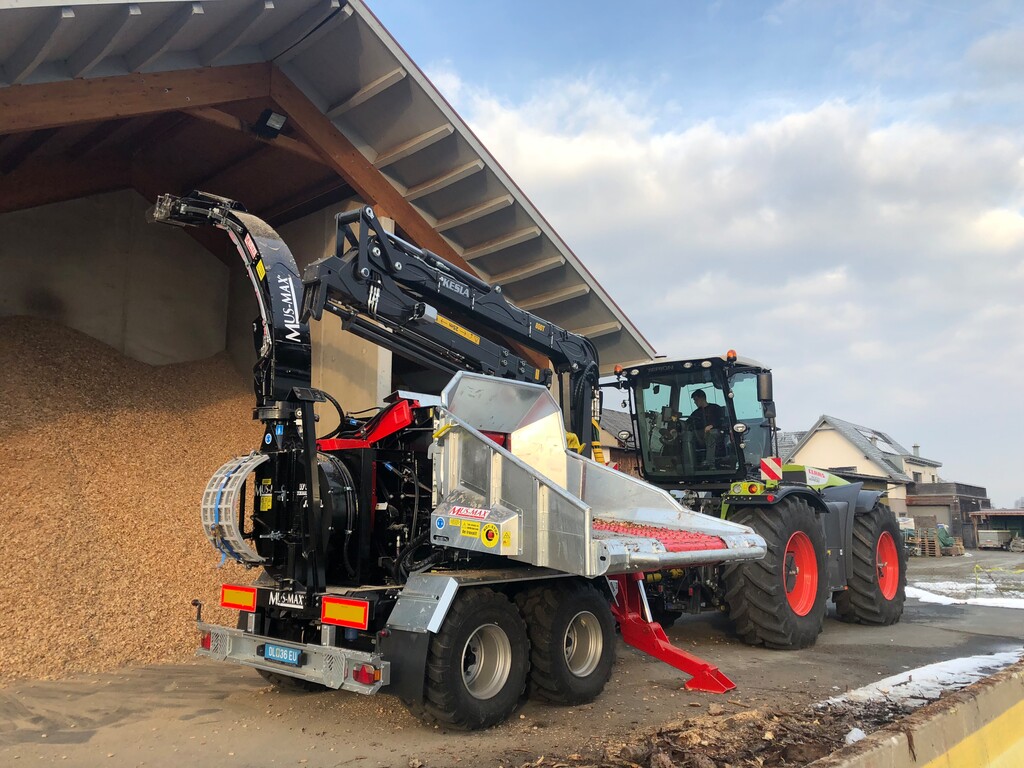 Broyeur à plaquettes petite et robuste pour la réduction en copeaux du bois jusqu'à 50 cm d'épaisseur - mus-max t7l z_0