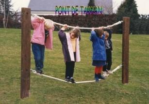 Le Pont de Tarzan - Jeu éducatif d'équilibre pour enfants de 3 à 8 ans - Essence de pin du Nord rouge Finlande_0