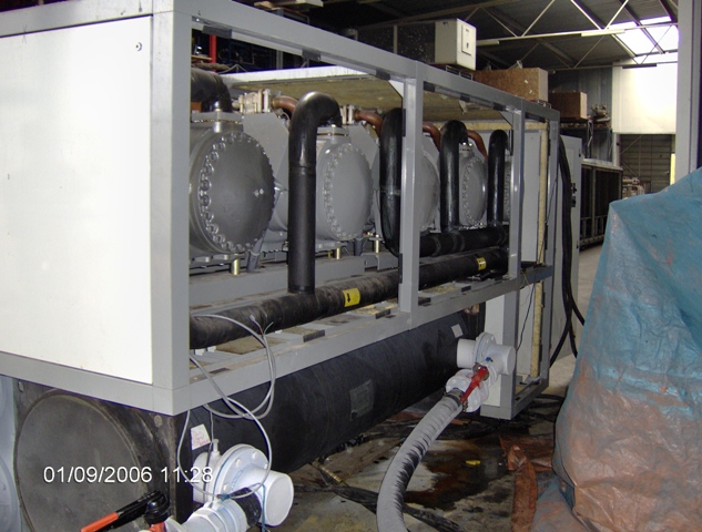 Groupe d'eau glacée avec condensation à eau pour extérieur - 300 kW à -30°C à -40°C - Carrier 30HT320_0