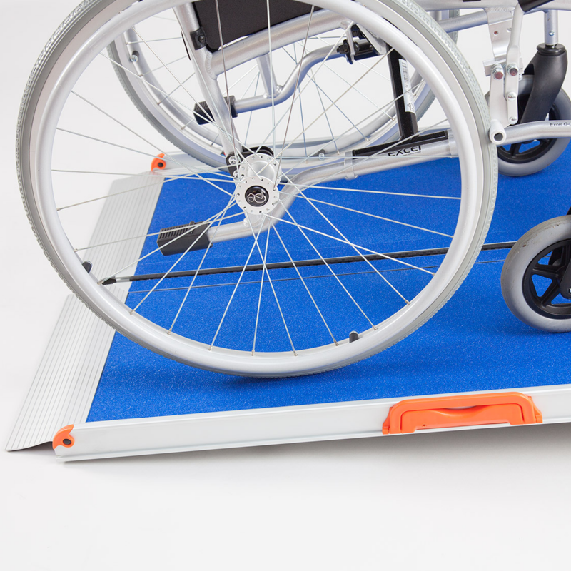 Rampe d'accès pliable premium - plusieurs longueurs - revêtement antidérapant bleu - supporte jusqu'à 300 kg_0