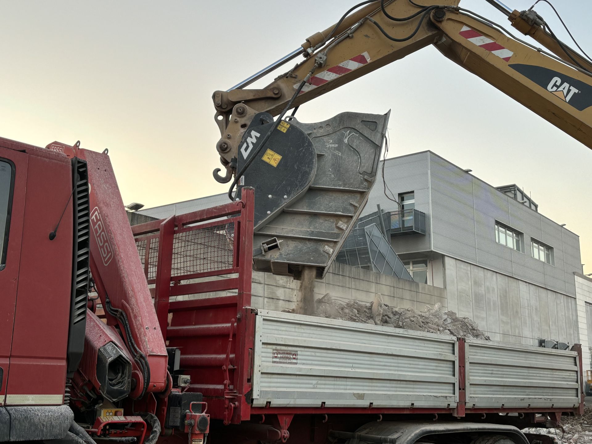 Godet concasseur CBF 70 (pour pelle de 15 à 25 tonnes)_0