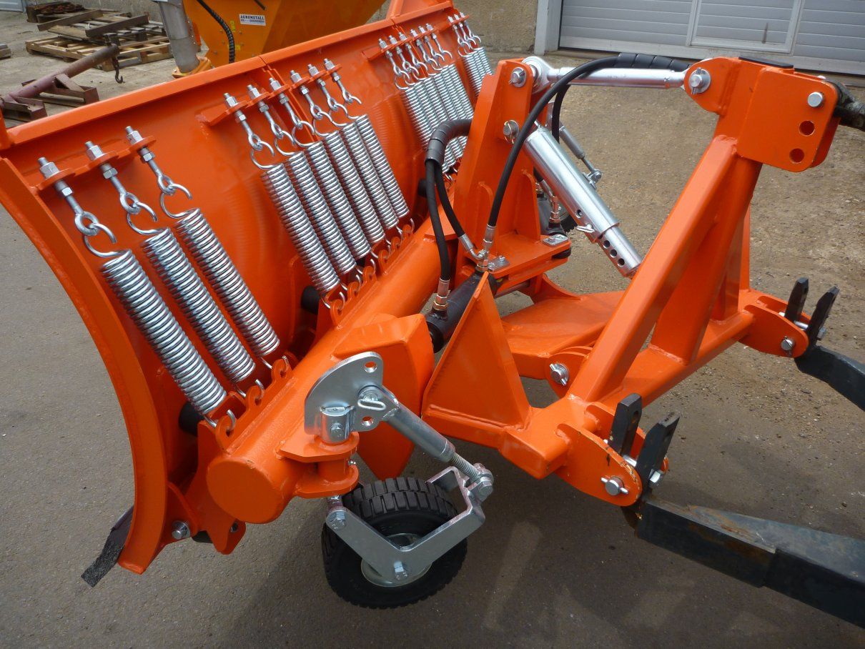 Lame à neige ORT-1 à ressort pour tracteurs - Hardox - Puissance max 70 kW - Angle réglable hydraulique_0