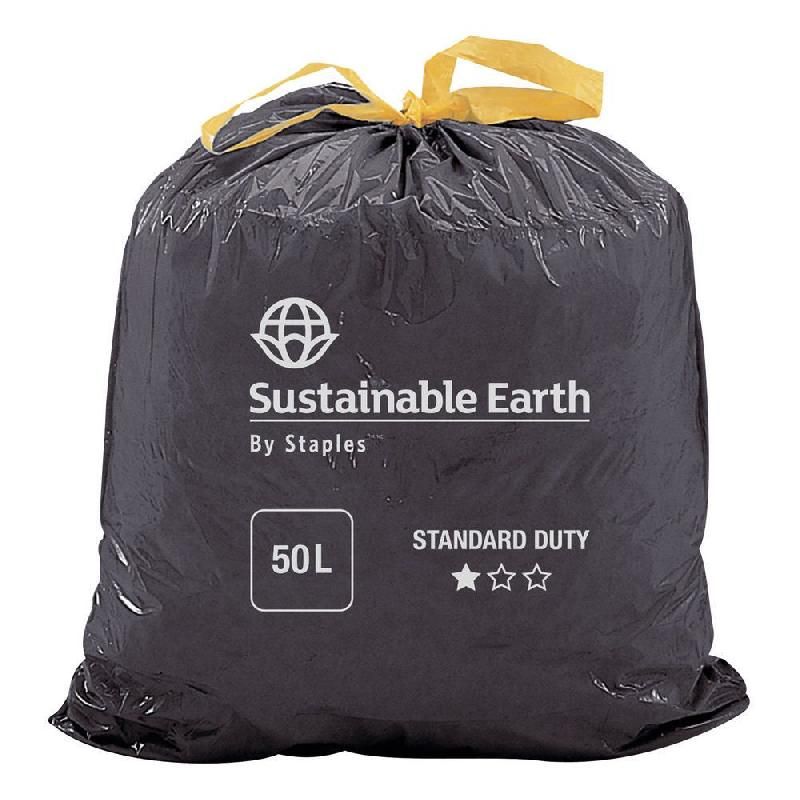 SUSTAINABLE EARTH BY STAPLES SAC POUBELLE À CORDON RECYCLÉ : 50 L - NOIR - 25 UNITÉS/ROULEAU (CARTON DE 100)