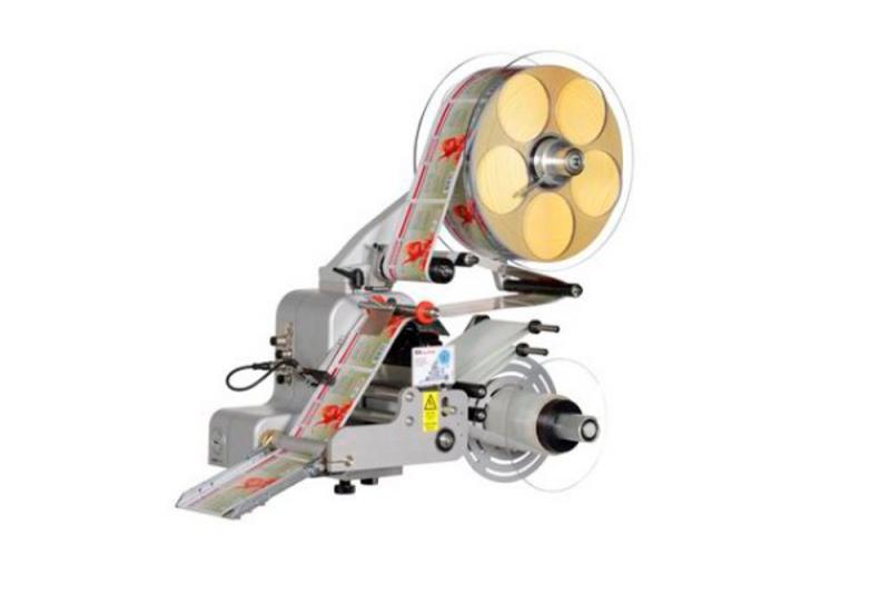 Alpha Entry - Étiqueteuse automatique industrielle pour cartons en mouvement avec écran LCD et colonne réglable_0