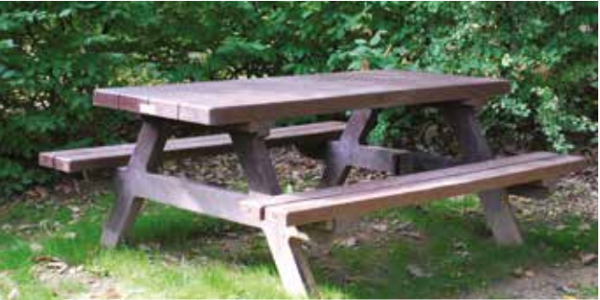Table de pique-nique monobloc en plastique recyclé - 180 x 176 x 76 cm - Coloris brun - Renforts métalliques_0