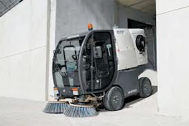 Balayeuse autoportée Nilfisk RS 501 - Diesel - Année 2009 - Largeur de travail 140 cm - Réservoir 1000 L - Cabine chauffée_0
