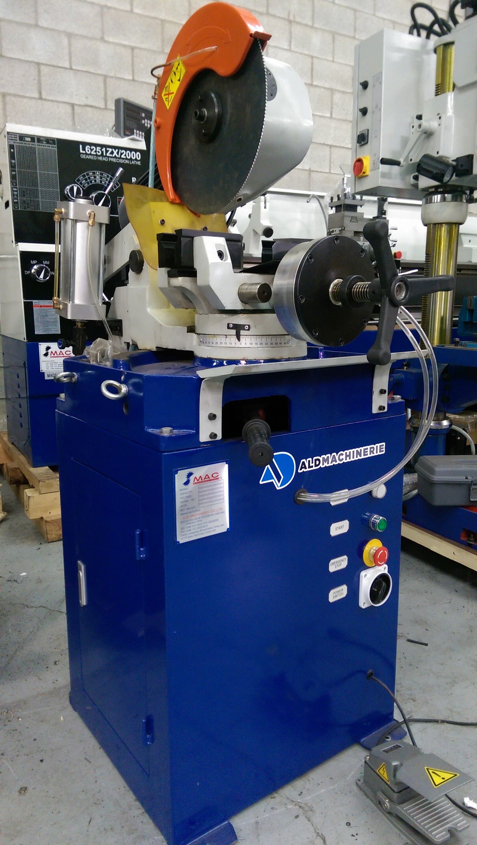 GMACC - Scie industrielle semi-automatique 350A - étaux pneumatique pour tuyau et fer plat - 600V 3 phases_0