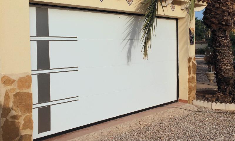 Porte de Garage Sectionnelle Décor Alunox Électrique (Moteur SOMFY) Panneaux 40 mm Ressort Torsion RT200 Sur Mesure Référence: P Sectio Alunox RT200 Somfy_0