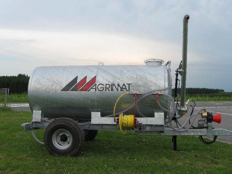 Tonne à eau sur châssis galvanisé - Magrimat - Cuve galvanisée à chaud après soudure - 3100 à 5200 litres_0