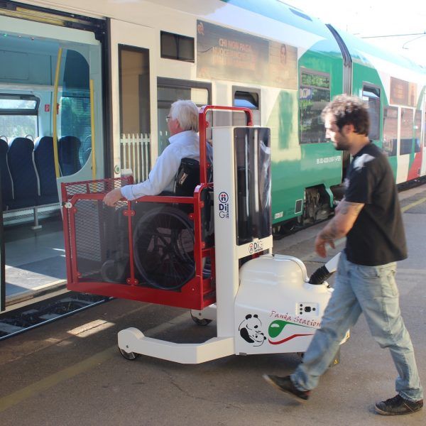 Plateforme elevatrice mobile special trains motorisee : pandastation_0