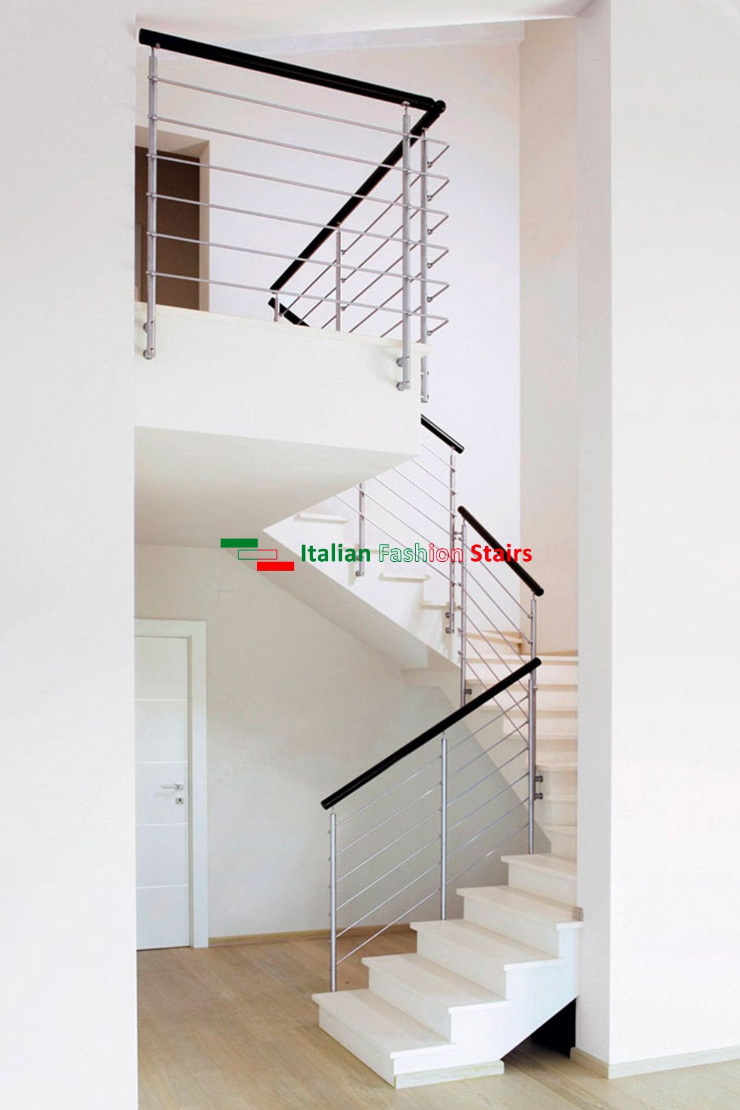 Silver inox - garde-corps - italian fashion stairs - cartactérisé par poteaux et main courante ronds tubulaires, six lisses horizontales_0