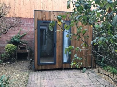 Bureau de jardin isolé en kit