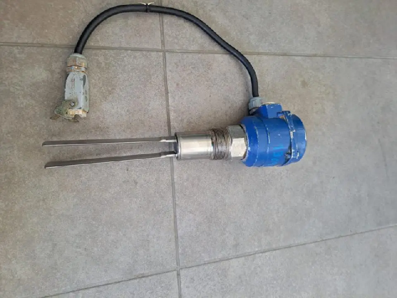 Capteur de niveau par fourche vibrant pour ateliers solides filsa ilv-d - référence                        :                         c13094_0