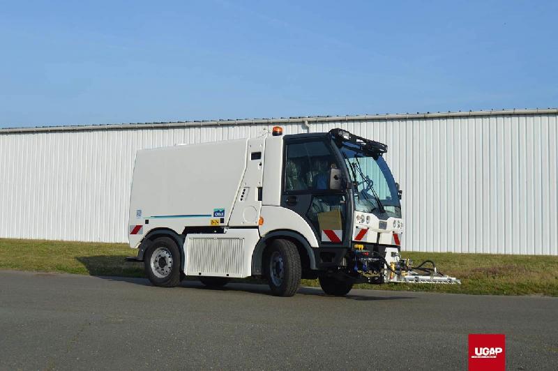 Laveuse compacte hybride L 2500 H - CMAR, 4X4, silencieuse, écologique - Laveuse de voirie innovante_0