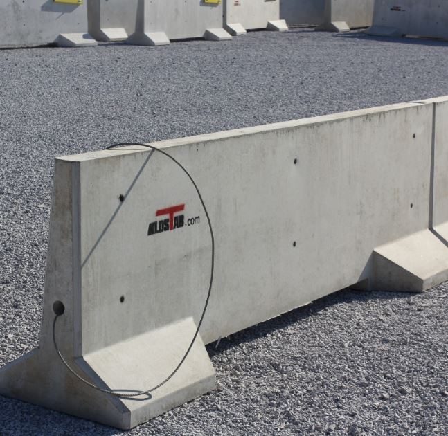 Barrière anti intrusion pour véhicule motorisée sur les points de sortie et d'entrée_0