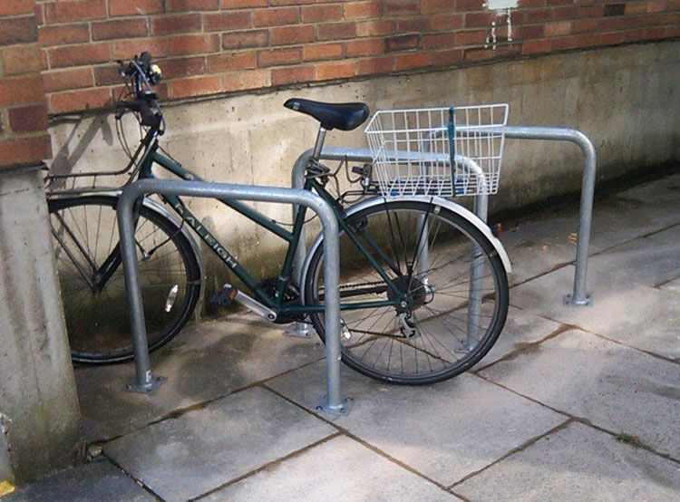 Bs2 - support vélos traditionnel - Bike Safe - arceau galvanisé en acier souple - faible maintenance_0