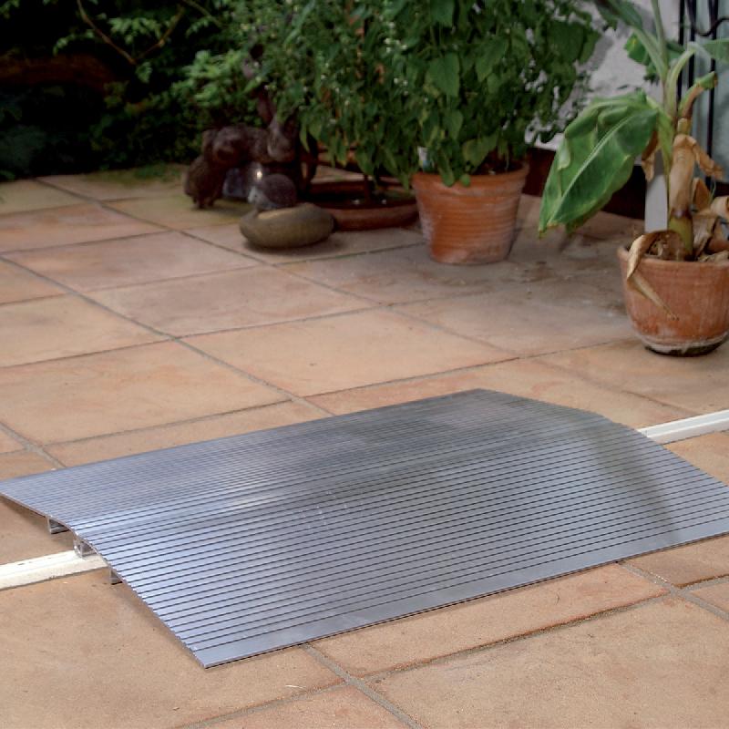 Plaque de franchissement ajustable - Rampe d'accès en aluminium pour PMR - Surface antidérapante - Charge 500kg_0