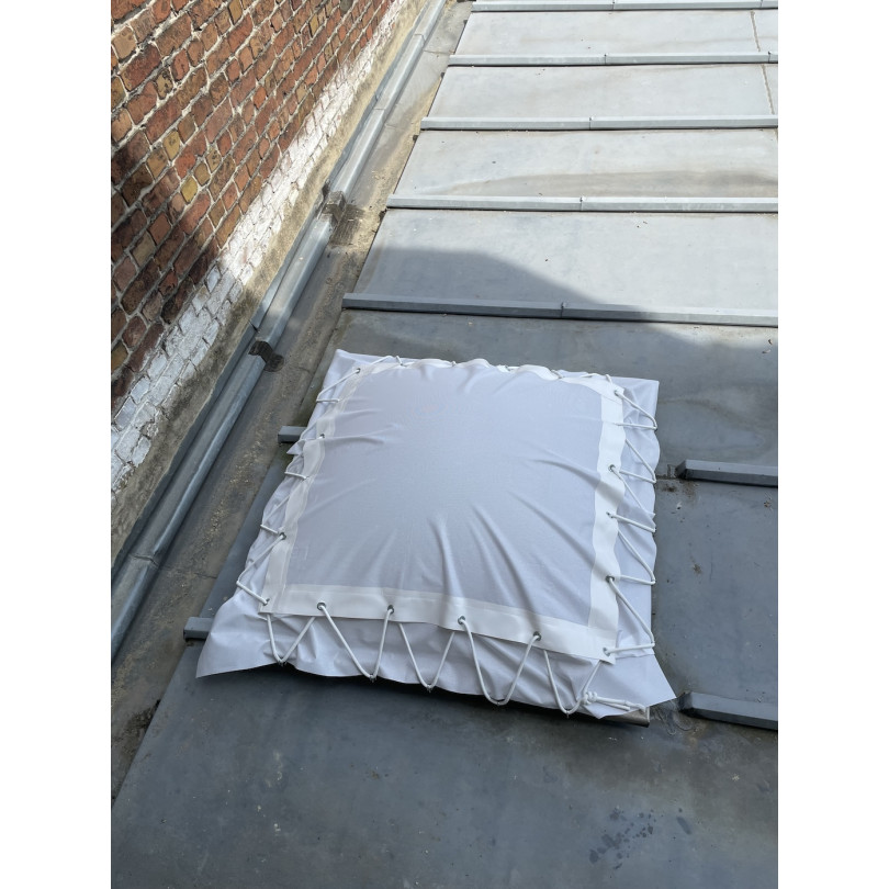 Couverture de skydome en grille micro perforée - Protection solaire sur mesure pour plafonds et ouvertures_0
