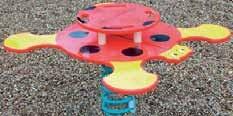 Jeu sur ressort - 4 ou 5 places - Figurines Coccinelle, Tortue, Nénuphar - À partir de 2 ans_0
